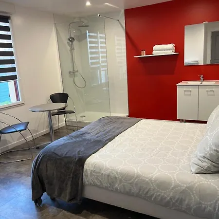 Aux Charmes 1 Bed and Breakfast *